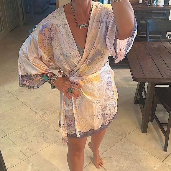 Victoria's Secret Other - NWOT Victoria Secret silky pastel robe with lace M/L